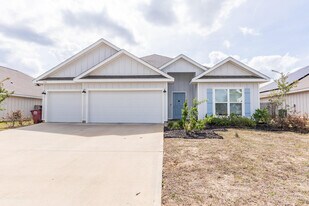 732 Quintana St in Crestview, FL - Building Photo