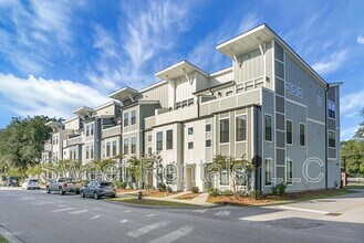 4565 Mixson Ave in North Charleston, SC - Foto de edificio - Building Photo
