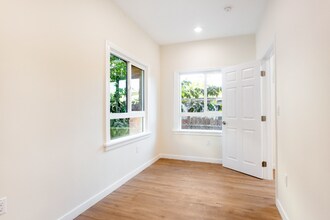 5503 Romaine St in Los Angeles, CA - Building Photo - Building Photo