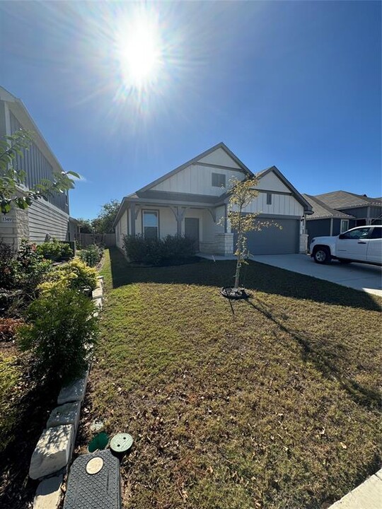 1353 Black Balsam in Seguin, TX - Building Photo