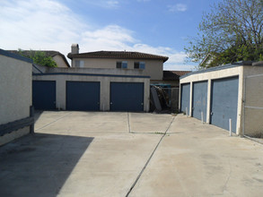 2320-24 1/2 W. 250th St. in Lomita, CA - Building Photo - Building Photo