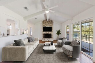 142 Lake Shore Dr in Horseshoe Bay, TX - Building Photo - Building Photo