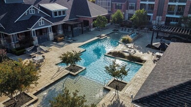 Platinum Castle Hills in Lewisville, TX - Foto de edificio - Building Photo