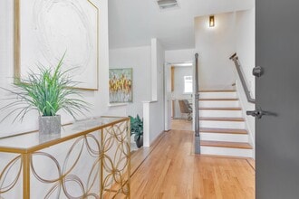 208 Ravenswood Ave in Menlo Park, CA - Building Photo - Building Photo