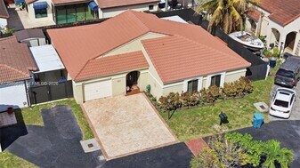 561 SW 87th Ct in Miami, FL - Building Photo