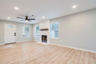 13808 Lothian Dr in Pflugerville, TX - Building Photo