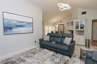 736 Reef Point Cir in Naples, FL - Foto de edificio - Building Photo