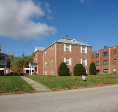 4000-4020 Hillman Way in Boardman, OH - Foto de edificio - Building Photo