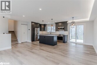 20 Ottaway Ave in Barrie, ON - Building Photo - Building Photo