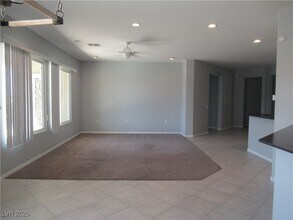 2091 Clearwater Lake Dr in Henderson, NV - Building Photo - Building Photo
