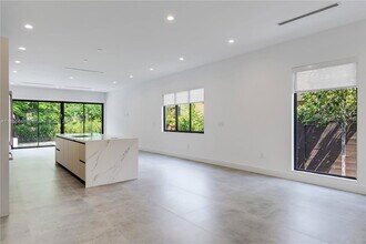 2842 SW 32nd Ct in Miami, FL - Building Photo - Building Photo