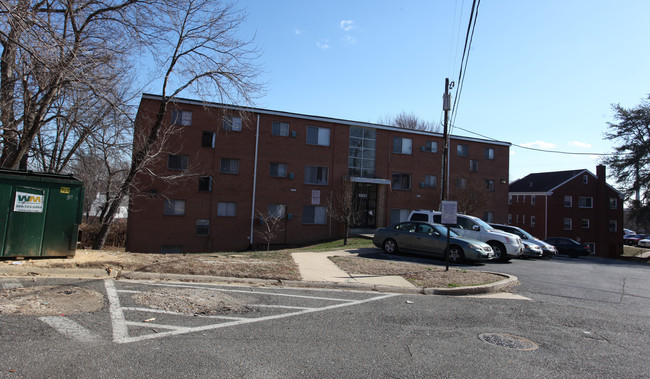 Redtop Garden Apartments in Takoma Park, MD - Foto de edificio - Building Photo