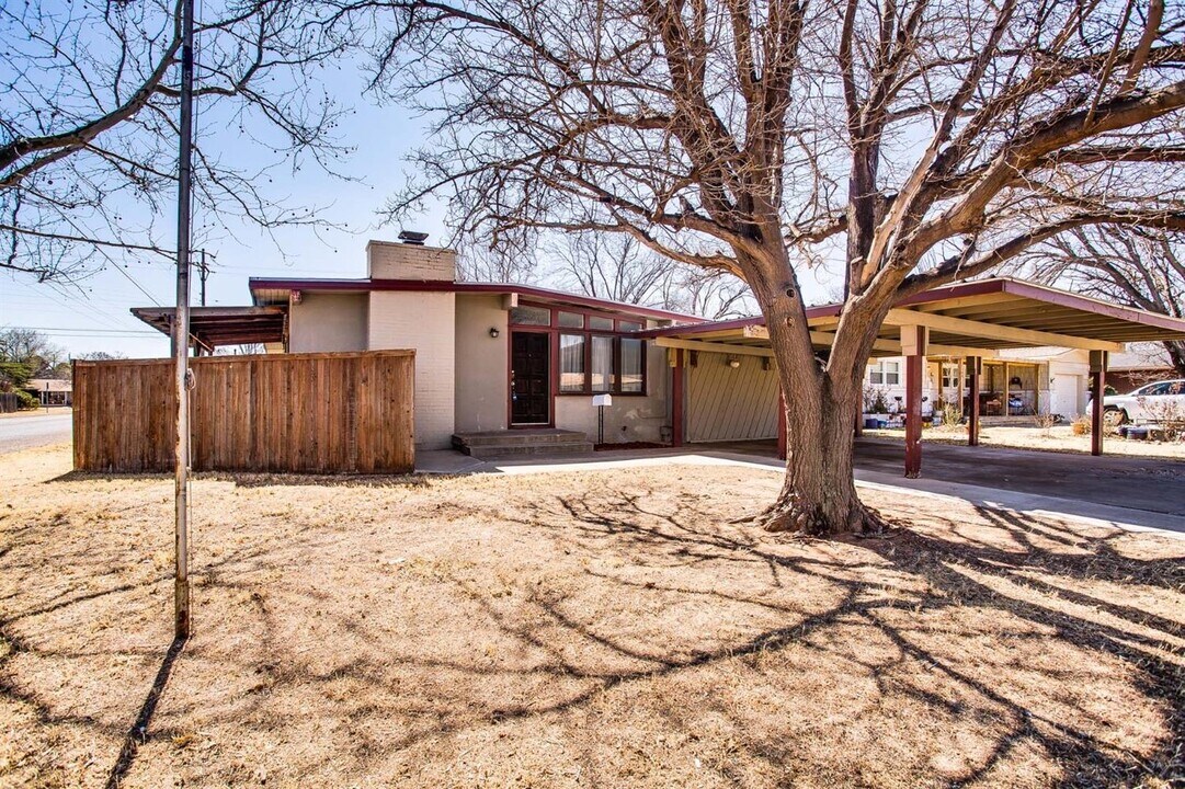 3101 46th St in Lubbock, TX - Foto de edificio