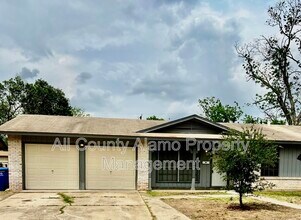 4923 Creekmoor Dr in San Antonio, TX - Building Photo - Building Photo