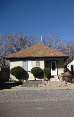 property at 1217 W 15th St