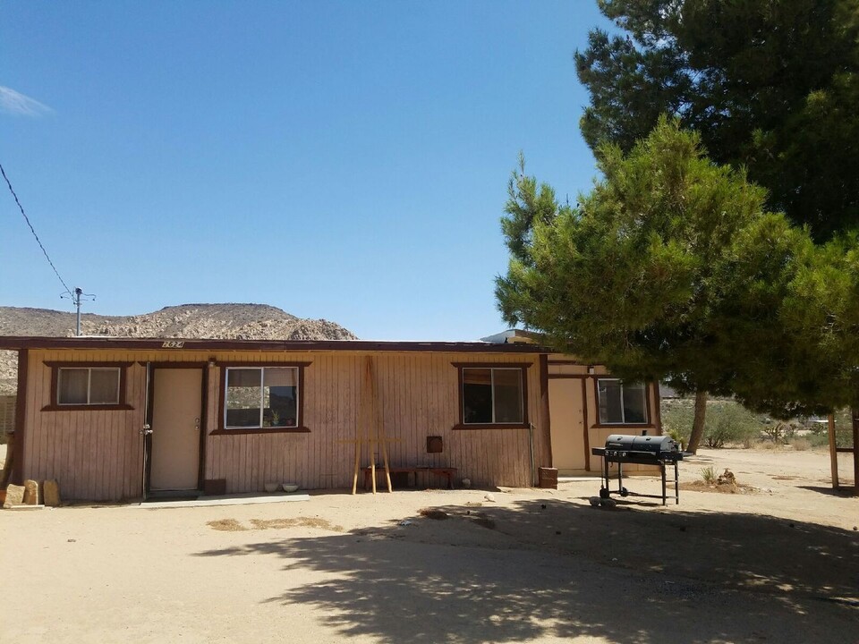 2624 Acacia Ave in Pioneertown, CA - Building Photo