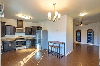 10706 International Blvd in Laredo, TX - Foto de edificio - Building Photo