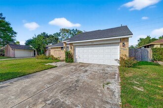 5530 Oak Falls Dr in Houston, TX - Building Photo - Building Photo