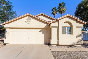 7056 W Eva St, Unit 18-112 in Peoria, AZ - Building Photo