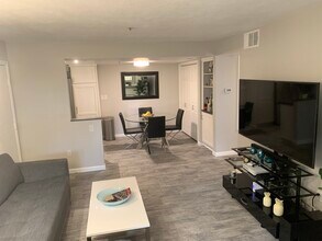 122 Mangano Cir, Unit 122 in Encinitas, CA - Building Photo - Building Photo