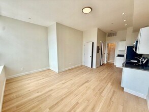 204 Hanover St in Boston, MA - Building Photo - Building Photo