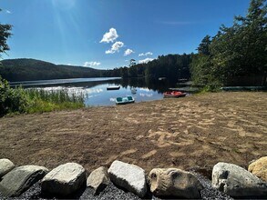 302 Lake Ave, Unit 302 Lake Ave Unit 1 in Lake Luzerne, NY - Foto de edificio - Building Photo