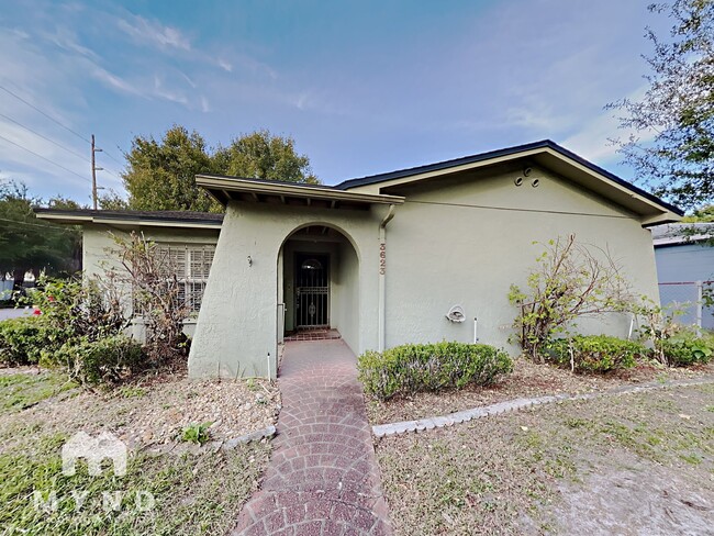 3623 W Carmen St