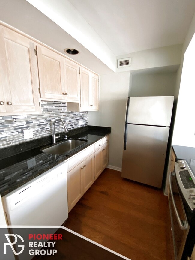 433 W Wellington Ave, Unit 10H