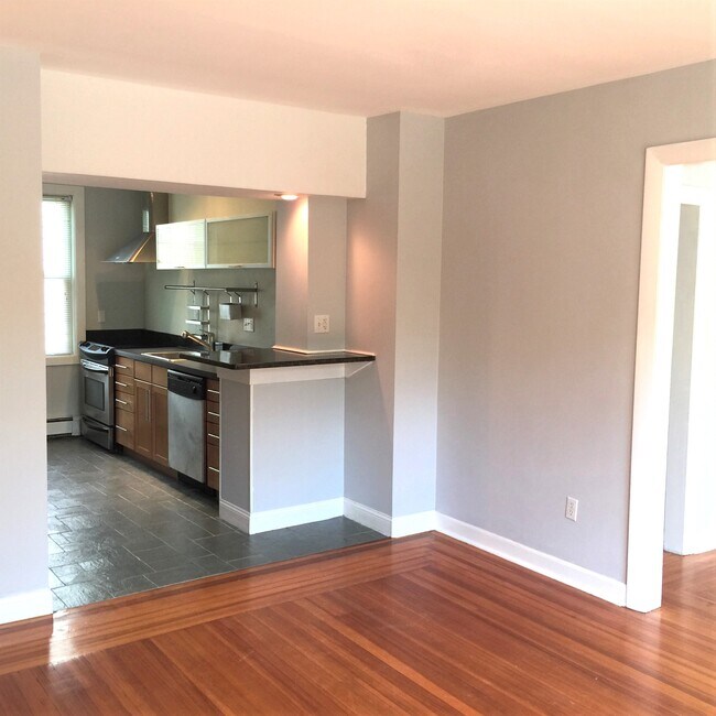 142 Humboldt Ave, Unit 9 in Providence, RI - Building Photo - Building Photo