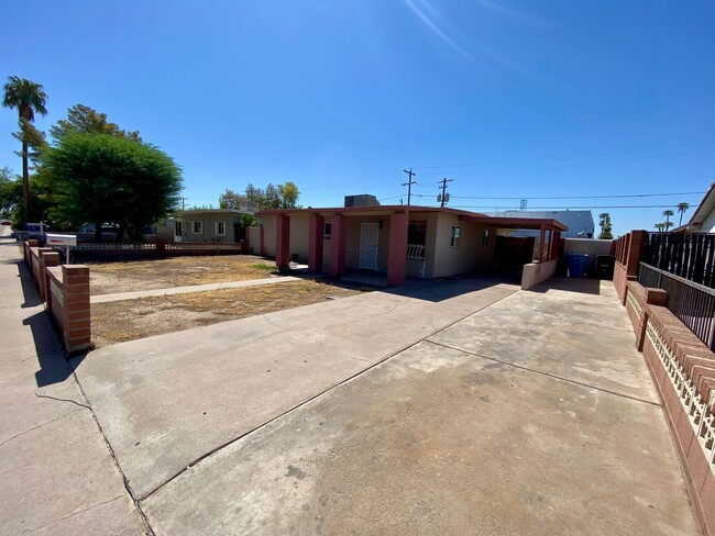 2737 W Devonshire Ave in Phoenix, AZ - Building Photo - Building Photo