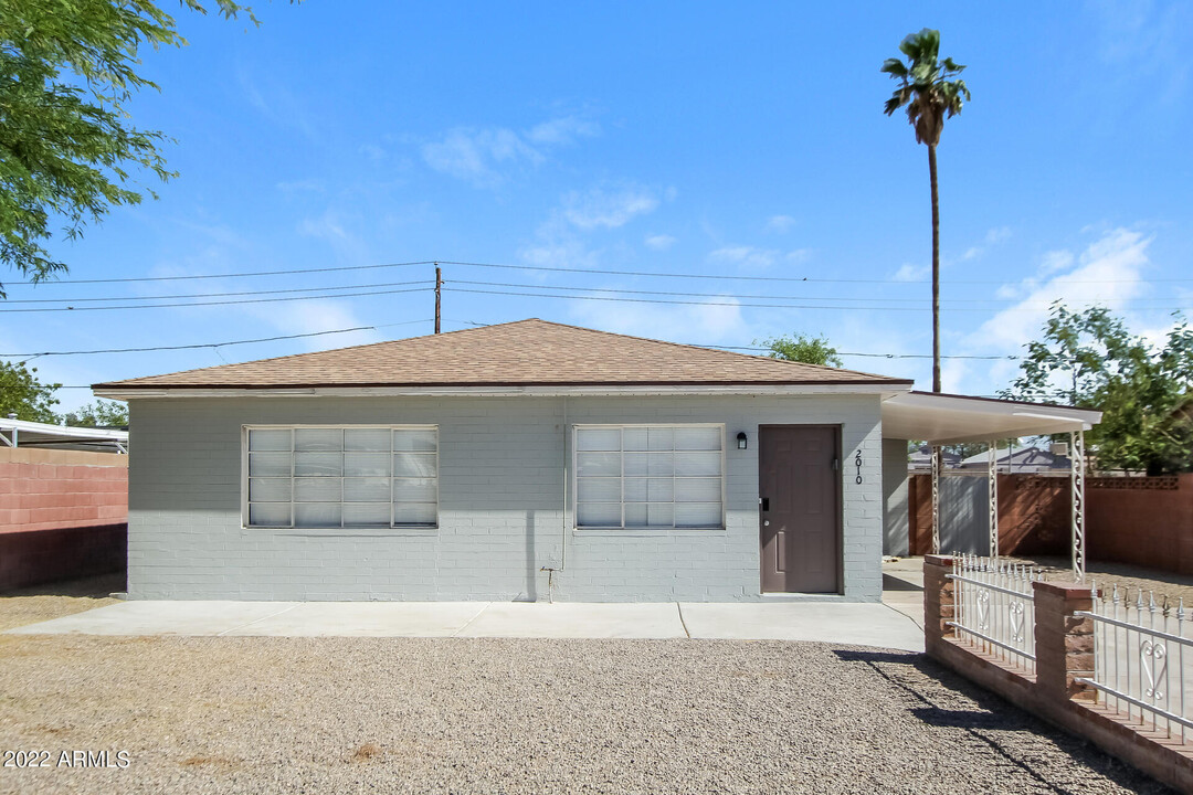 2010 W Holly St in Phoenix, AZ - Building Photo