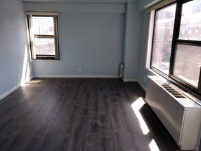 135 Montgomery St-Unit -3F in Jersey City, NJ - Building Photo - Building Photo