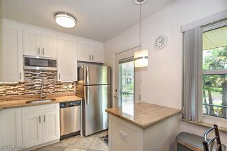 240 N Collier Blvd in Marco Island, FL - Foto de edificio - Building Photo