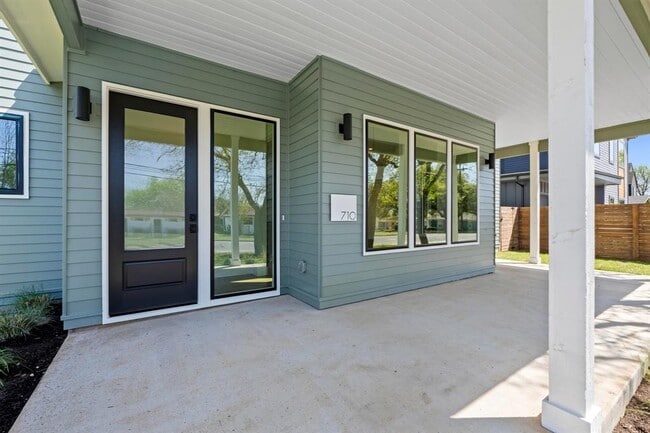 710 Philco Dr in Austin, TX - Foto de edificio - Building Photo