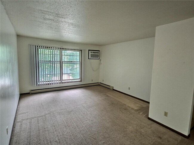 656 Summit Dr in Fairmont, MN - Building Photo - Building Photo