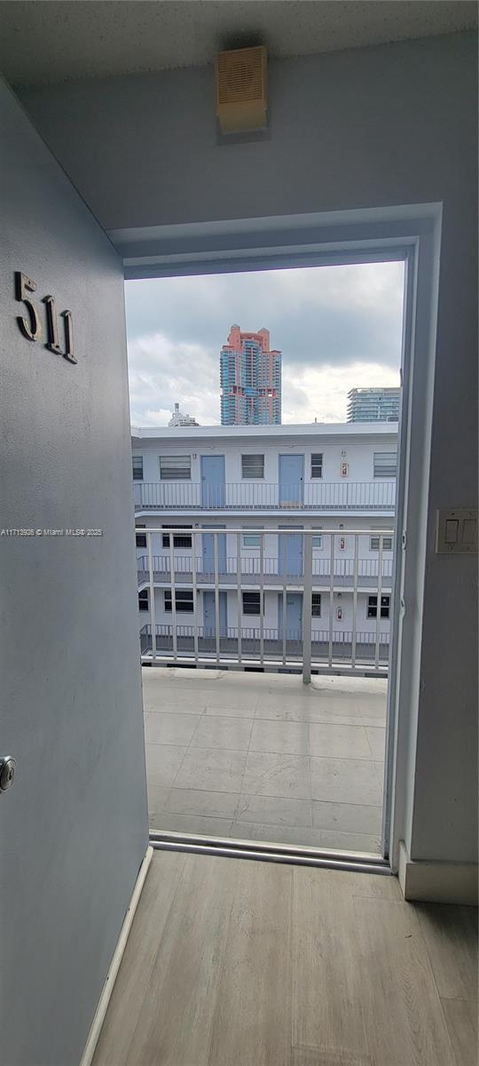 221 Meridian Ave in Miami Beach, FL - Building Photo - Building Photo