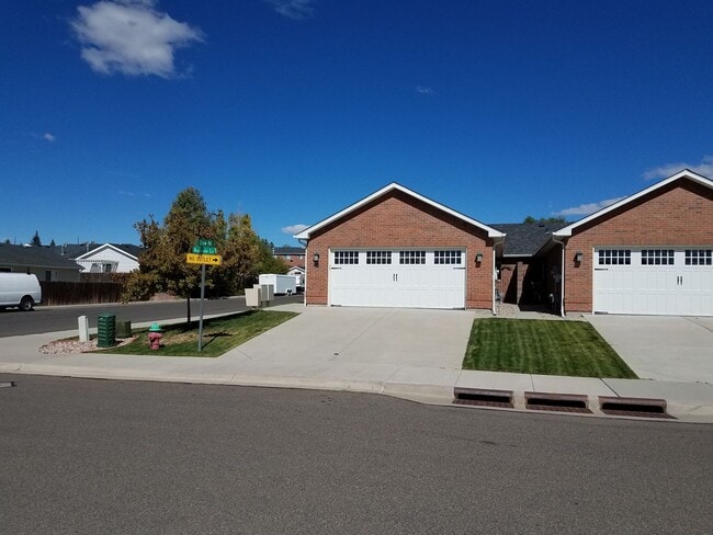 property at 402 Appletree Ct