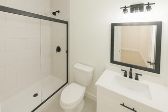 142 Young St in Ottawa, ON - Building Photo - Building Photo