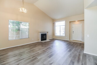 1130 N Meadows Dr in Chandler, AZ - Foto de edificio - Building Photo