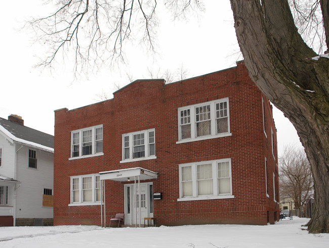 2045 W Broad St in Columbus, OH - Building Photo - Building Photo