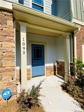 1095 N Village Dr in Decatur, GA - Building Photo - Building Photo