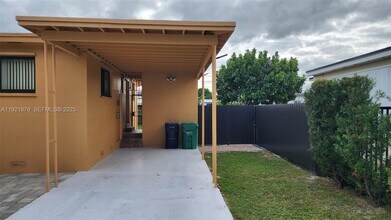 8010 SW 16th St in Miami, FL - Building Photo - Building Photo