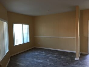 4200 E Commerce Way, Unit 1112 in Sacramento, CA - Building Photo - Building Photo