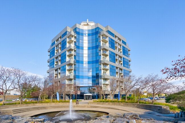 16 Pl. du Commerce, Unit 308