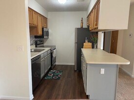 2536 Eagles Cir in Ypsilanti, MI - Building Photo