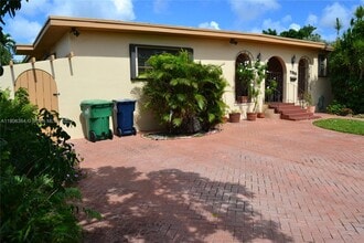 7855 SW 17th Terrace in Miami, FL - Building Photo - Building Photo