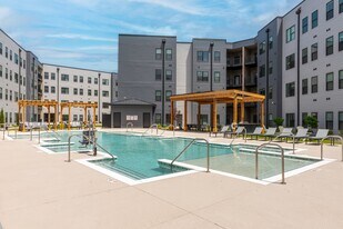 The Rail in St. Louis, MO - Building Photo