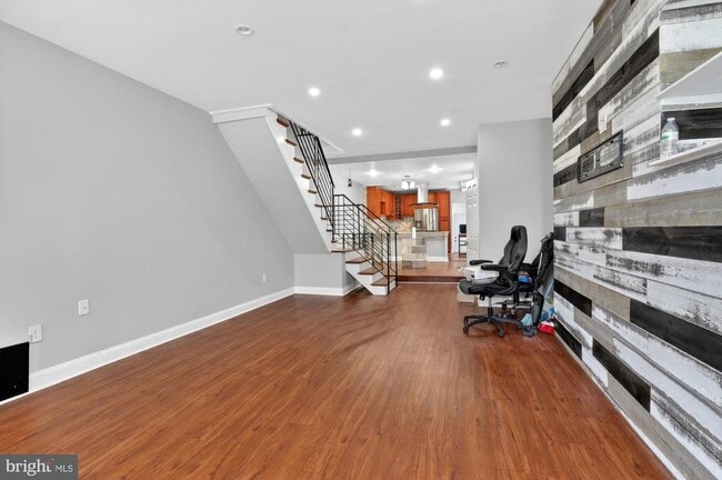 property at 2319 E Somerset St