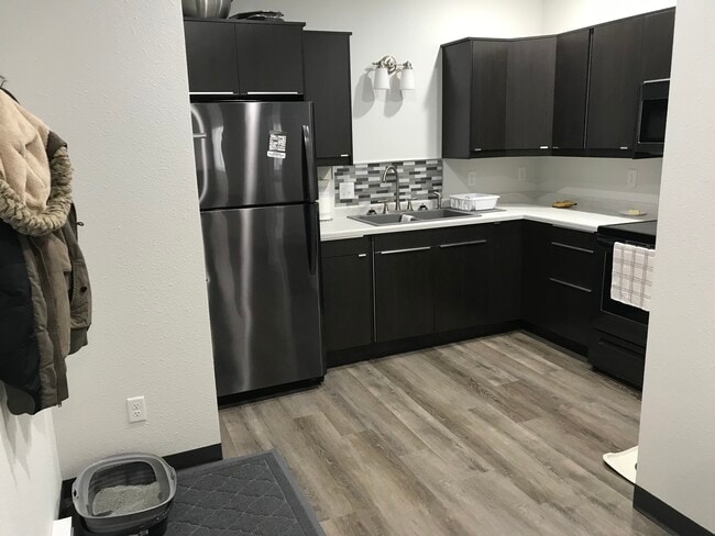 410 E Mill St, Unit 410 E Mill Street in Plymouth, WI - Foto de edificio - Building Photo