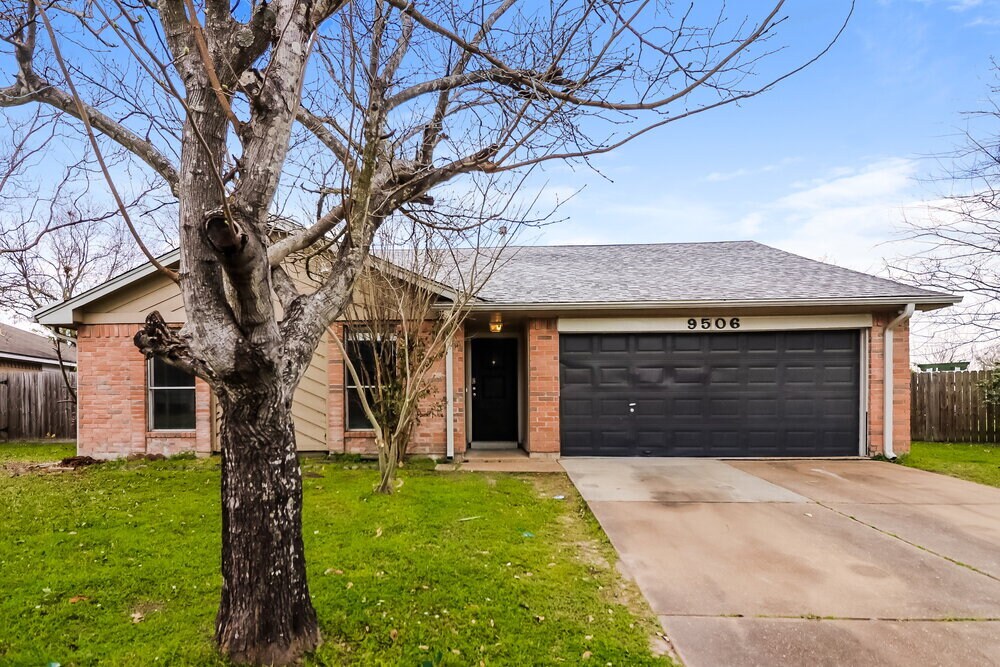 9506 Lost Eagle Dr in Houston, TX - Building Photo